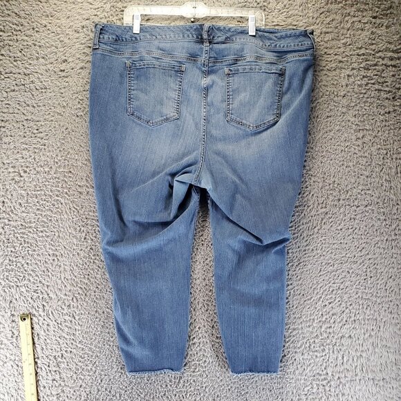 Torrid Jeans Womens Size 24 Blue Boyfriend Cropped Premium Denim - Picture 12 of 13